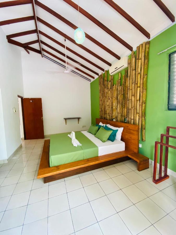 Surf N Spice - Hiriketiya Hotel Диквела Екстериор снимка