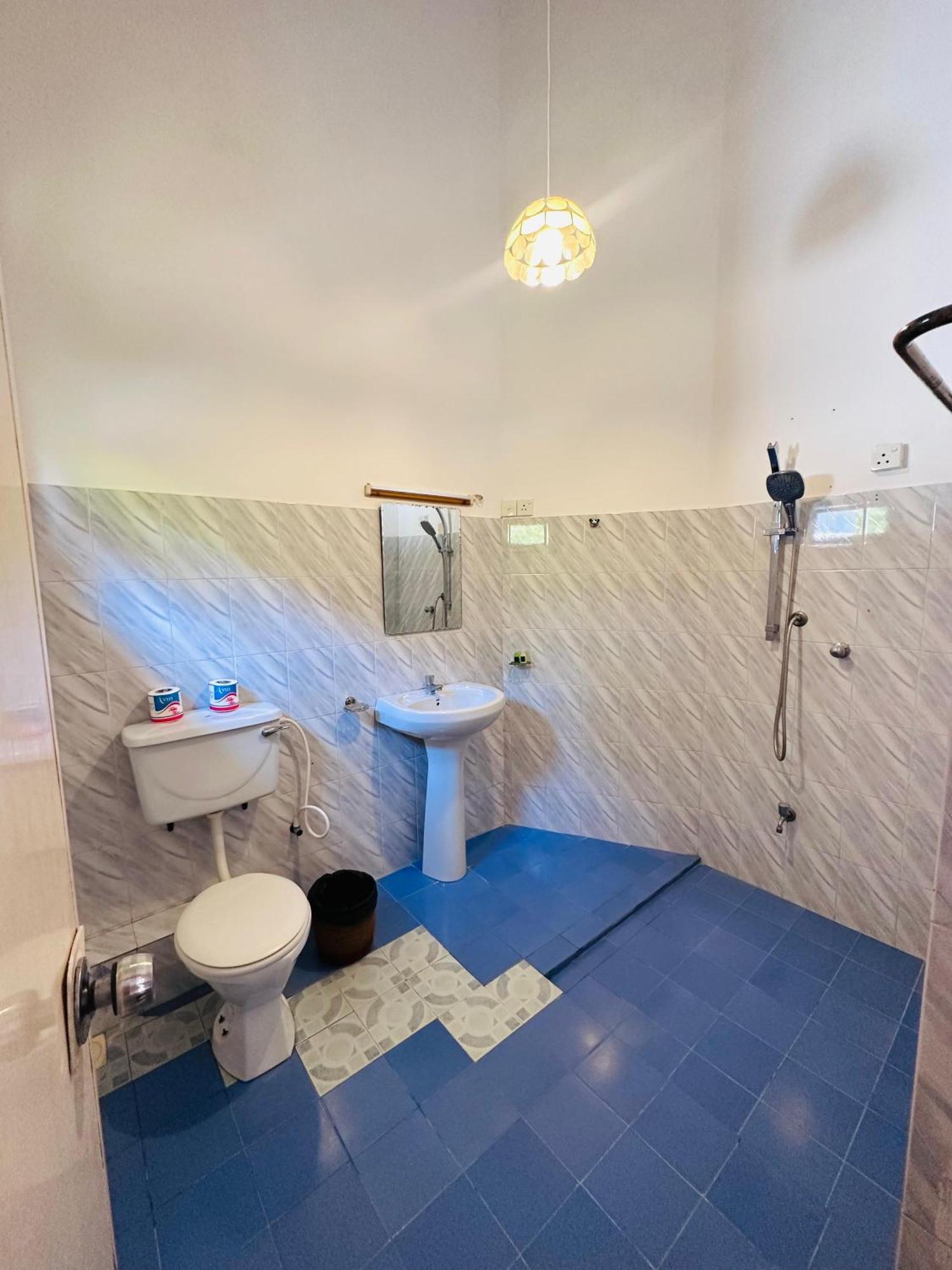 Surf N Spice - Hiriketiya Hotel Диквела Екстериор снимка