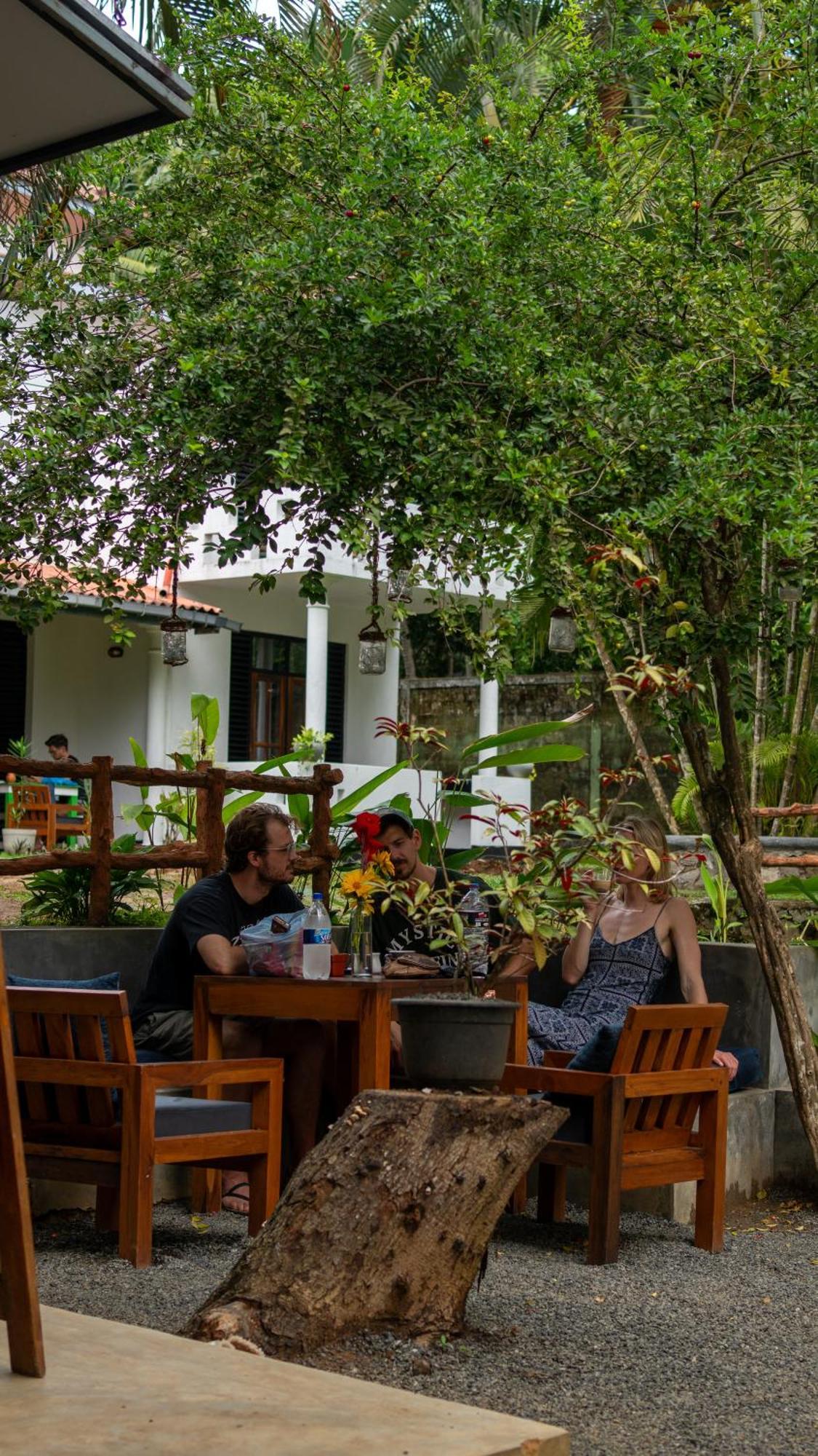 Surf N Spice - Hiriketiya Hotel Диквела Екстериор снимка